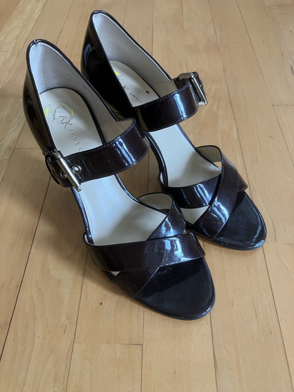 Patent brown Anne Klein size 9 heels sandals leather
